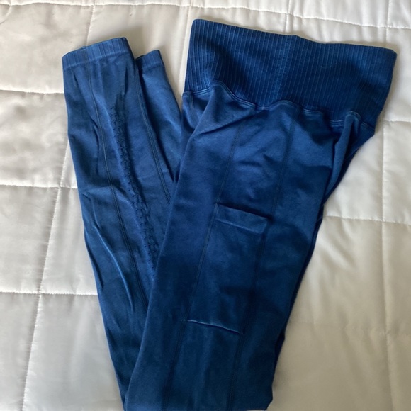 Workout set Square-Neck Bra workout top and leggings - Picture 11 of 11